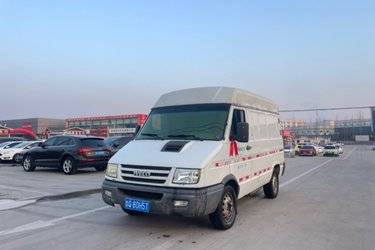 二手依维柯 Power Daliy 尊享版A32 127马力 双排封闭厢式货车(国四)二手封闭货车4X2