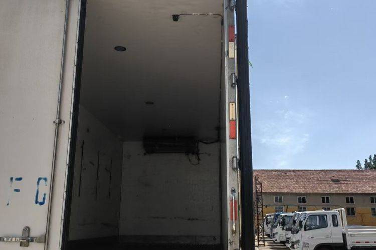 二手青岛解放 260马力 专用车