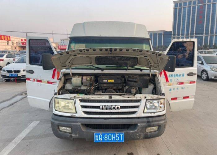二手依维柯 129马力 封闭货车