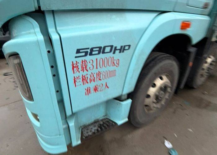 二手青岛解放 580马力 载货车