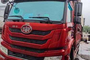 二手青岛解放 龙V2.0中卡 240马力 4X2 6.75米栏板载货车(国五) 单桥 锡柴二手载货车 黄牌