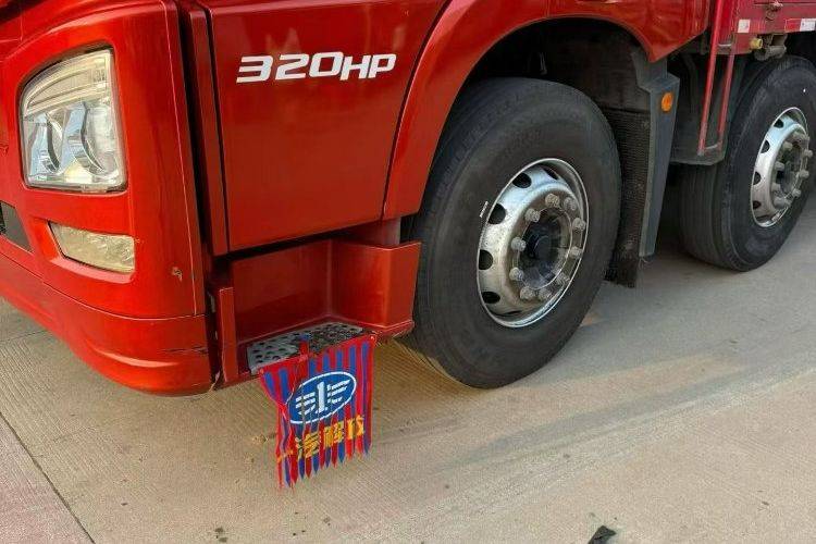 二手青岛解放 320马力 载货车