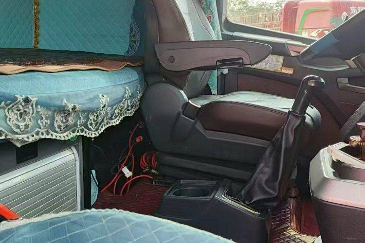 二手一汽解放 560马力 载货车