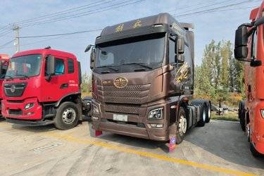 二手青岛解放 JH6重卡 480马力 6X4 牵引车(国六) 双驱 潍柴二手牵引车 黄牌