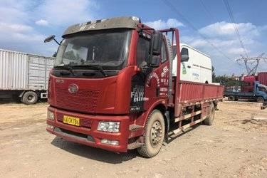二手一汽解放 J6L中卡 180马力 4X2 6.75米栏板载货车(国五) 单桥 大柴二手载货车 黄牌