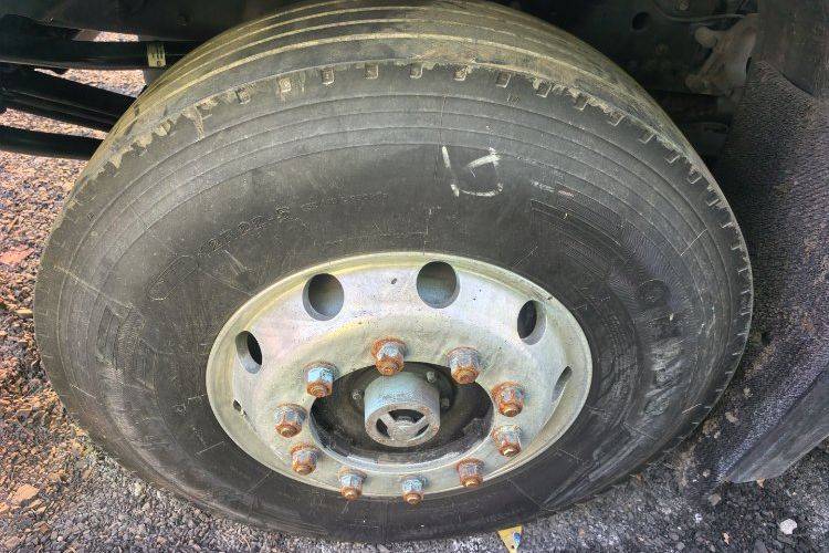 二手青岛解放 520马力 载货车