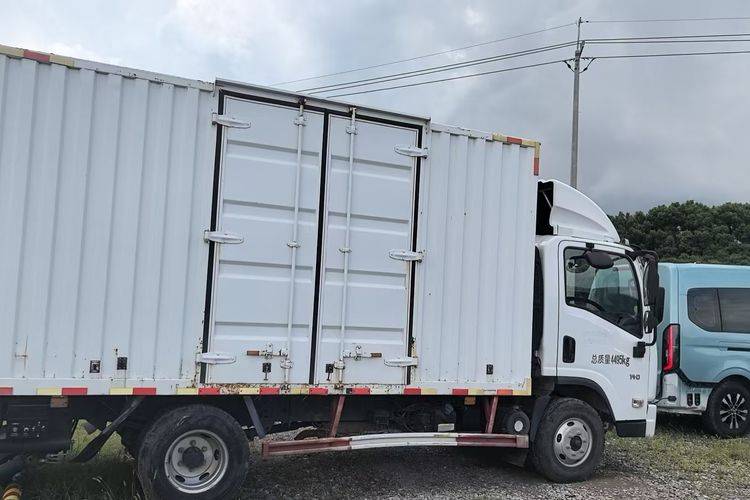 二手东风柳汽乘龙 140马力 载货车