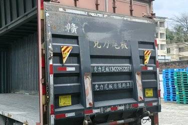 二手东风柳汽 乘龙H5中卡 240马力 6X2 9.7米翼开启厢式载货车(国五) 4X4 玉柴二手载货车 黄牌