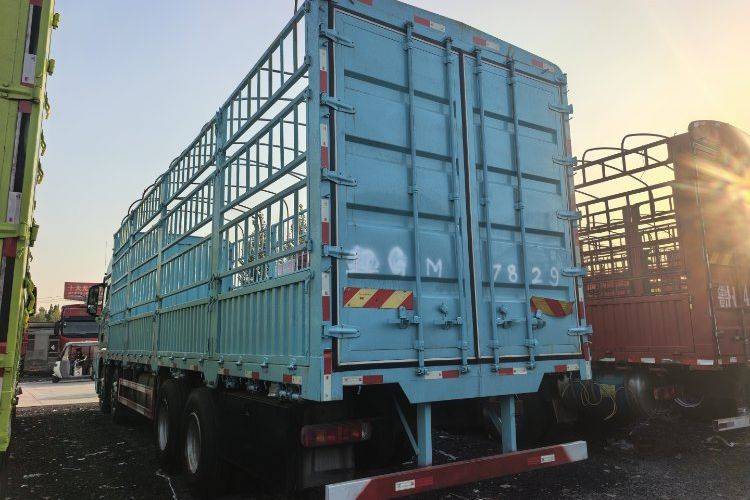 二手青岛解放 520马力 载货车