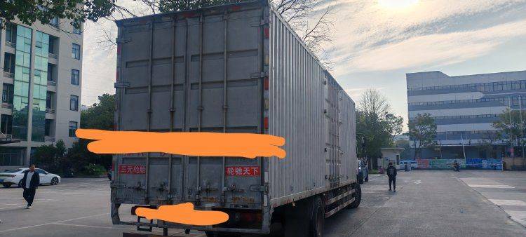 二手东风柳汽乘龙 240马力 载货车