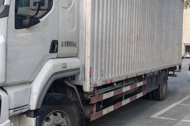 二手东风柳汽 乘龙H5中卡 240马力 4X2 9.6米厢式载货车(国五) 单桥 玉柴二手载货车 黄牌
