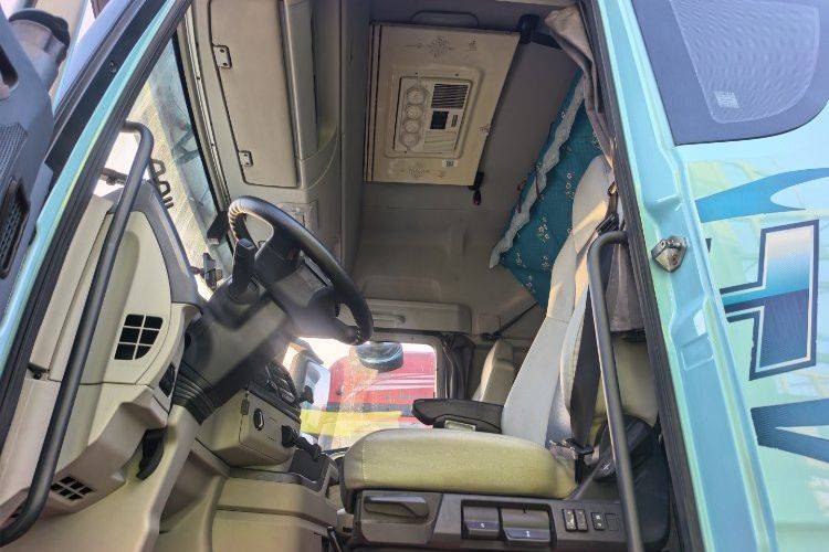 二手青岛解放 520马力 载货车