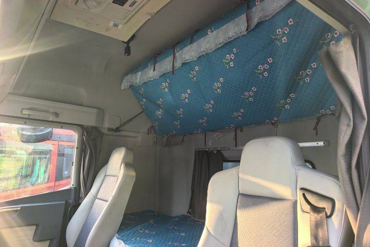 二手青岛解放 520马力 载货车