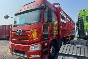 二手一汽解放 新J6P重卡 绿通版 460马力 8X4 9.5米仓栅式载货车(国五) 前四后八 锡柴二手载货车 黄牌