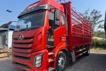 二手一汽解放 J6G 领航版 280马力 4X2 6.75米仓栅式载货车(国六) 单桥 锡柴二手载货车 黄牌