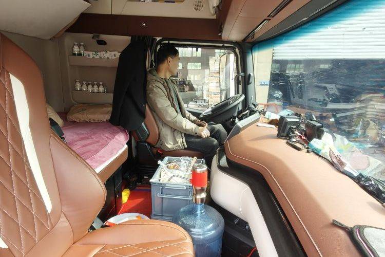 二手欧曼重卡(原福田欧曼) 680马力 牵引车