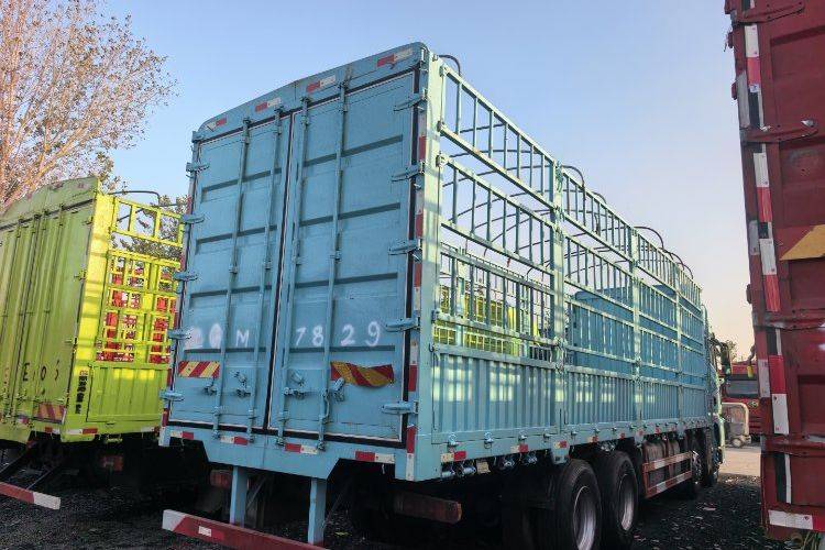 二手青岛解放 520马力 载货车