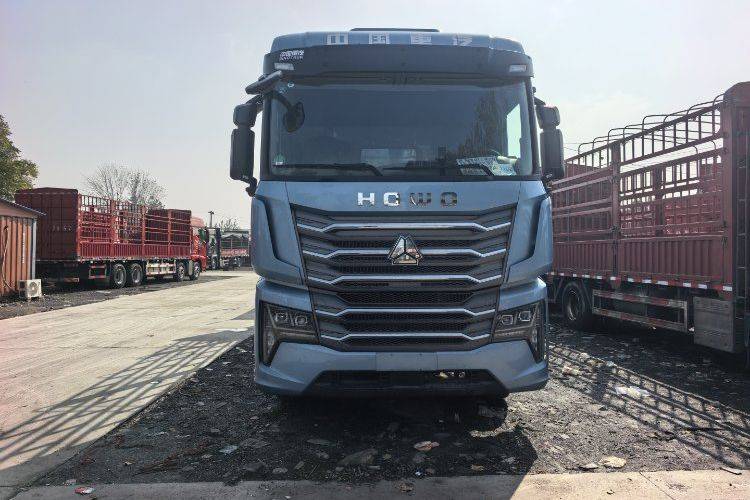 二手重汽豪沃(HOWO) 290马力 载货车
