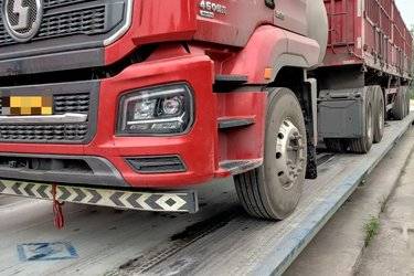 二手陕汽重卡 德龙M3000S 460马力 6X4 LNG牵引车(国六)) 双驱 潍柴二手牵引车 黄牌