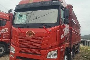 二手青岛解放 JH6重卡 460马力 8X4 9.5米AMT自动挡仓栅式载货车(国五) 前四后八 锡柴二手载货车 黄牌图片