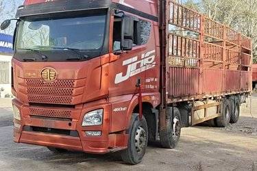 二手青岛解放 JH6重卡 460马力 8X4 9.5米仓栅式载货车(速比4.111)(国五) 前四后八 锡柴二手载货车 黄牌