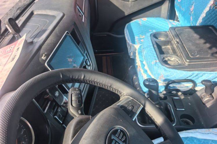 二手一汽解放 240马力 载货车