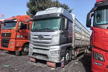 二手一汽解放 J7重卡 460马力 8X4 9.4米仓栅式载货车(国六) 前四后八 锡柴二手载货车 黄牌
