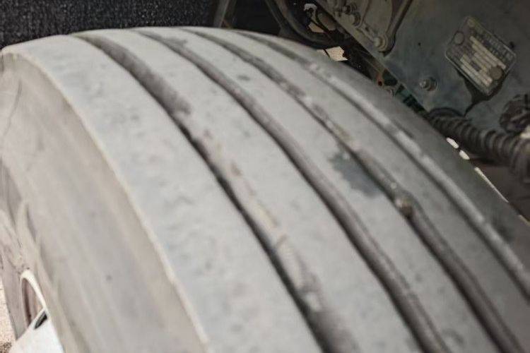 二手青岛解放 420马力 载货车