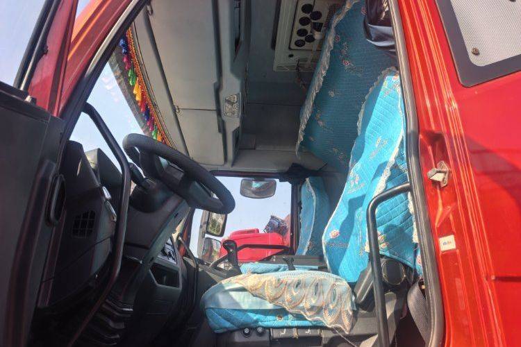 二手一汽解放 240马力 载货车