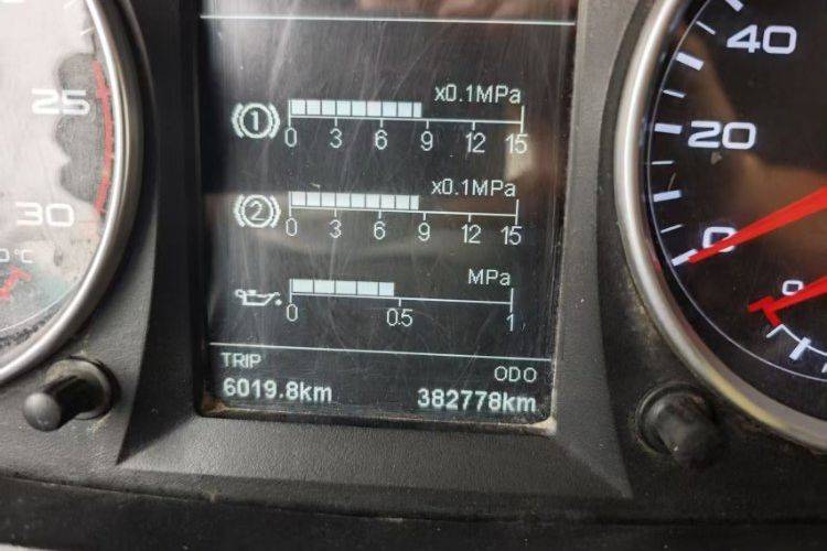 二手青岛解放 420马力 载货车