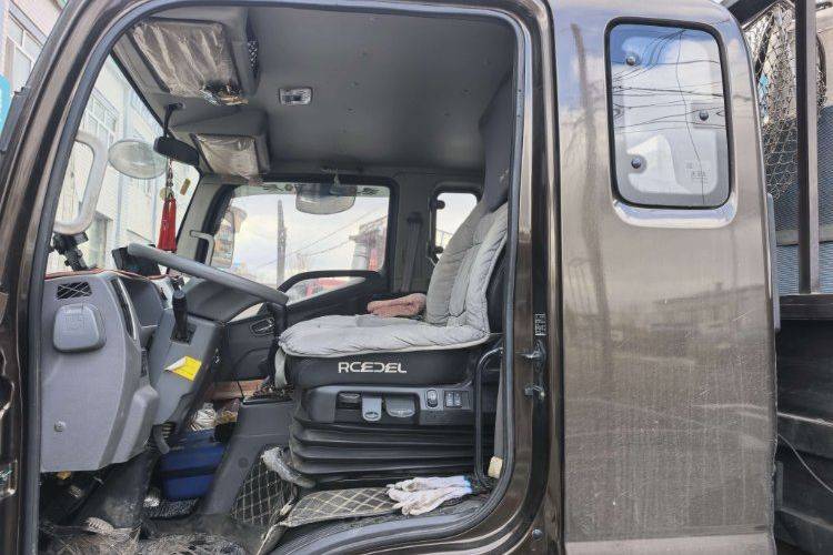 二手福田瑞沃 220马力 载货车