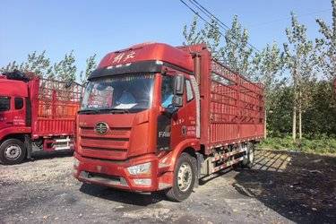 二手一汽解放 J6L中卡 精英版 240马力 4X2 6.75米仓栅式载货车(国五) 单桥 大柴二手载货车 黄牌