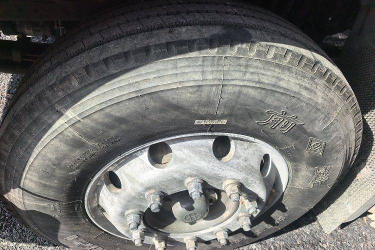 二手重汽豪沃(HOWO) 290马力 载货车