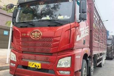 二手青岛解放 JH6重卡 460马力 8X4 9.5米仓栅式载货车(速比4.111)(国五) 前四后八 潍柴二手载货车 黄牌