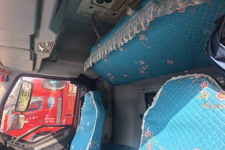 二手一汽解放 240马力 载货车