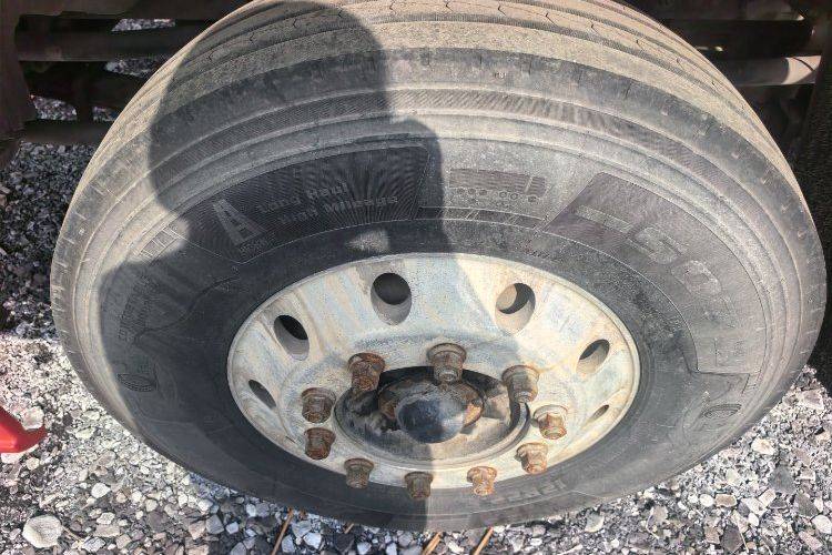 二手青岛解放 420马力 载货车