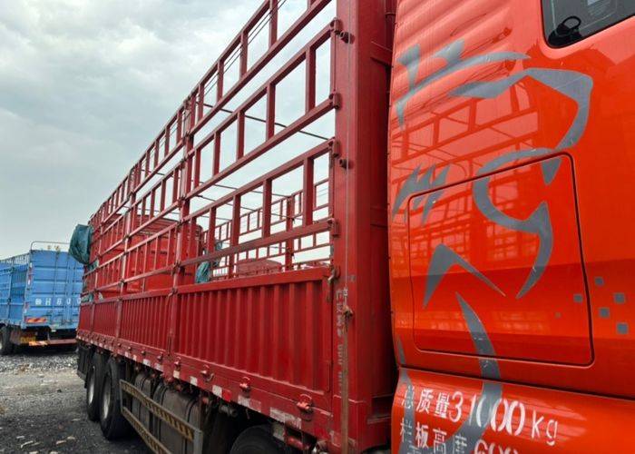 二手重汽汕德卡 480马力 载货车