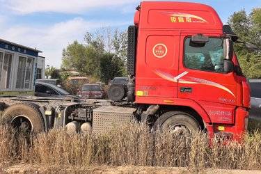 二手大运 V7重卡 460马力 6X4牵引车(国六) 双驱 潍柴二手牵引车 黄牌