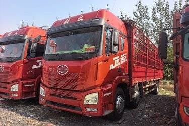 二手青岛解放 JH6重卡 卓越版2.0 290马力 6X2 7.6米栏板载货车(国五) 前四后四 锡柴二手载货车 黄牌