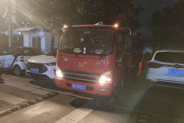 二手解放 虎V 110马力 舞台车(国五) 单桥 潍柴二手载货车