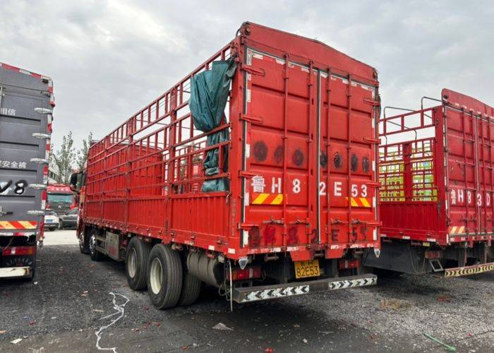 二手重汽汕德卡 480马力 载货车