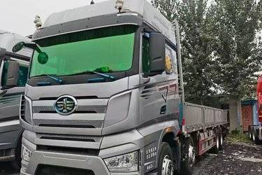 二手一汽解放 J7重卡 经典版 560马力 8X4 9.25米翼开启厢式载货车(国六) 前四后八 锡柴二手载货车 黄牌