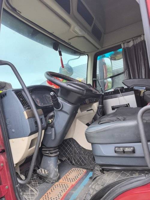东风柳汽乘龙 300马力 载货车
