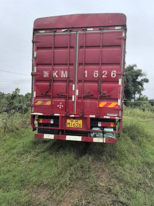 东风柳汽乘龙 300马力 载货车
