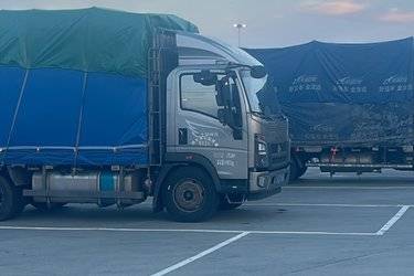 二手陕汽商用车 德龙G300 2.5L柴油 163马力 法士特8档 3600轴距 3.82米排半仓栅式轻卡(国六) 单桥 康明斯二手载货车 蓝牌图片