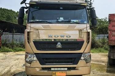 二手中国重汽 HOWO T7H重卡 440马力 6X4牵引车(3225轴距)(国五) 双驱 曼二手牵引车 黄牌图片