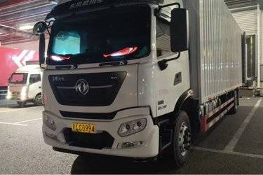 二手东风商用车 天锦KR 290马力 4X2 9.8米厢式载货车(国六)(高顶双卧)(国六) 单桥 东风康明斯二手载货车 黄牌图片