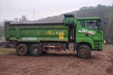 二手青岛解放 JH6重卡 375马力 6X4 5.8米自卸车(国五) 后八轮 潍柴二手自卸车 黄牌图片