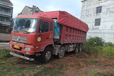二手东风商用车 天锦VR重卡 560马力 8X4 6.8米自卸车(国六) 前四后八 东风康明斯二手自卸车 黄牌图片