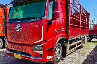 二手东风柳汽 乘龙H5 320马力 4X2 6.8米AMT自动档仓栅式载货车(国六) 单桥 玉柴二手载货车 黄牌图片